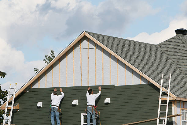 Professional Siding Installation technician working in Yorktown, VA